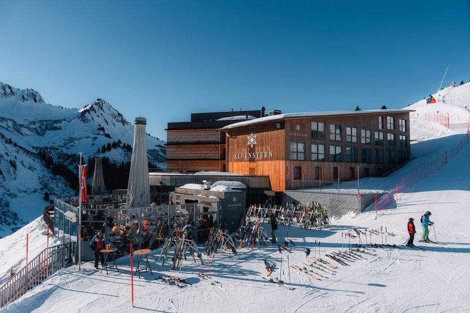 Hotel Alpenstern in Damüls direkt an der Piste gelegen mit Ski-in/Ski-out